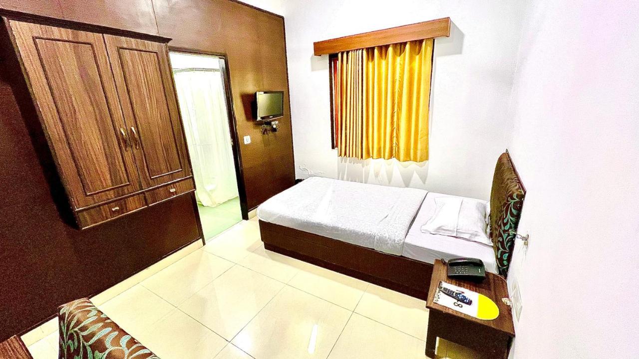 R C Palace Hotel Bhiwadi Екстериор снимка