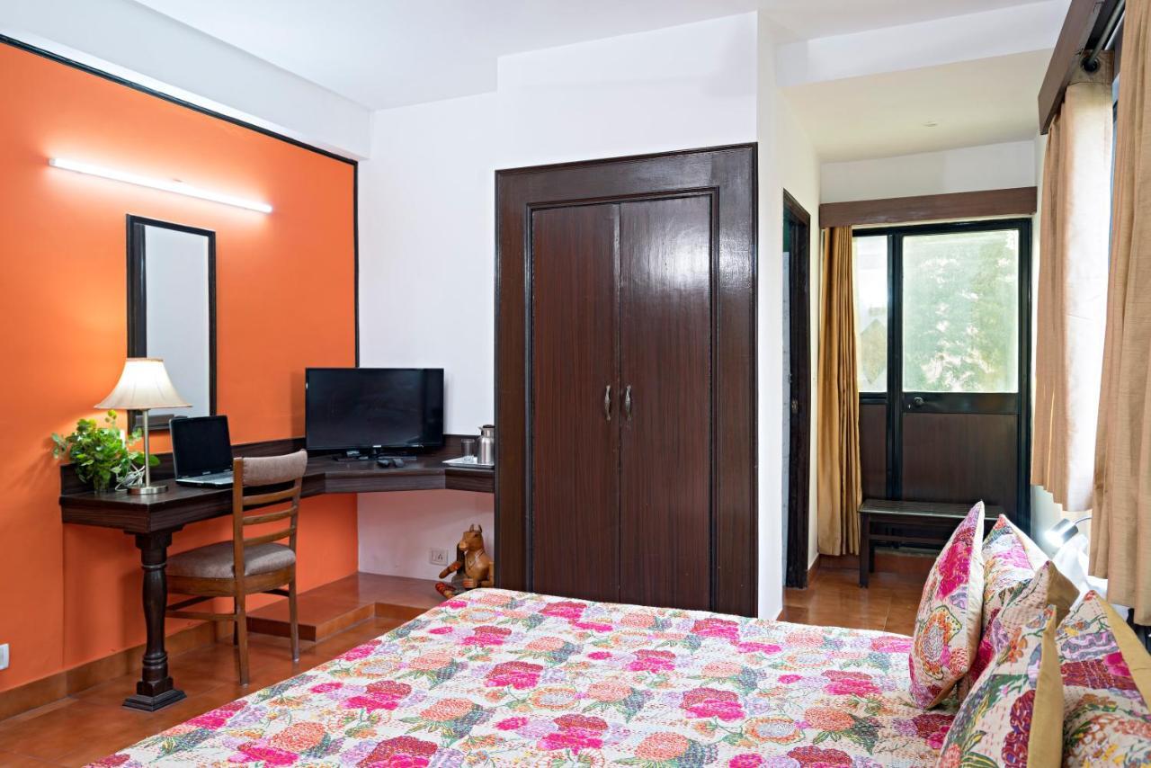 R C Palace Hotel Bhiwadi Екстериор снимка