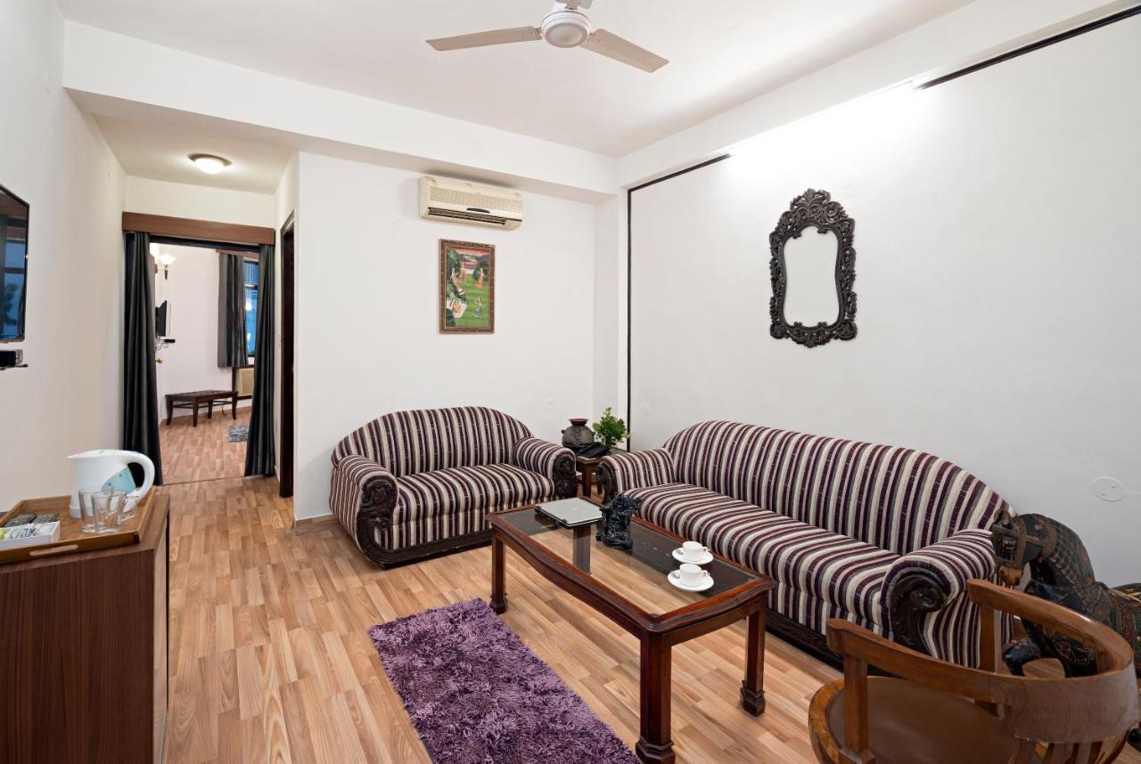 R C Palace Hotel Bhiwadi Екстериор снимка