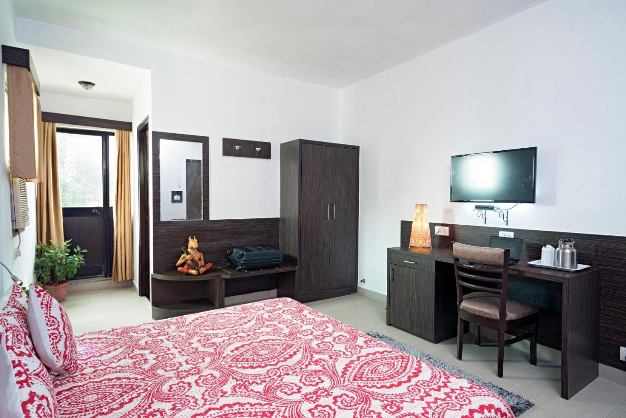 R C Palace Hotel Bhiwadi Екстериор снимка